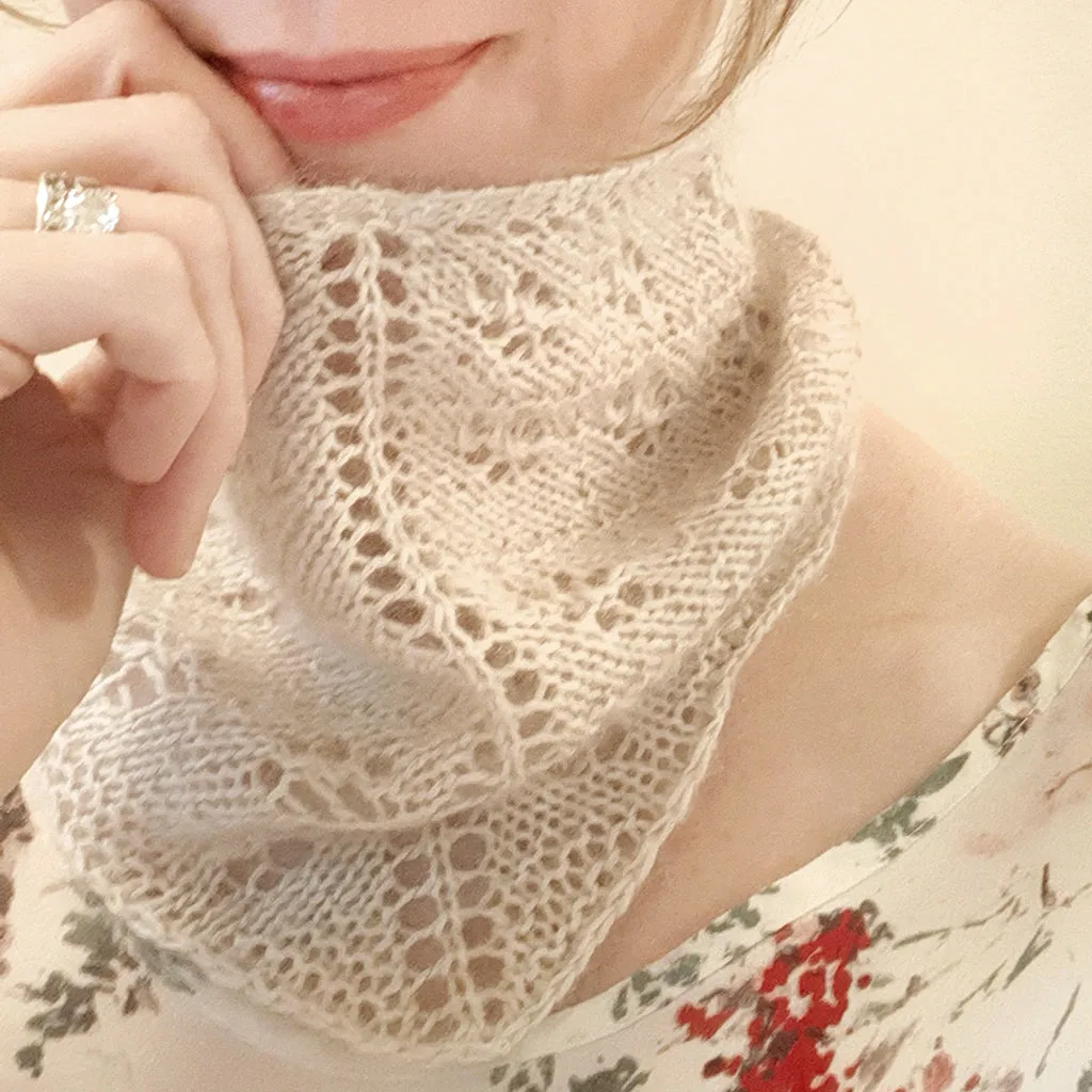 hug-kerchief {knitting pattern}