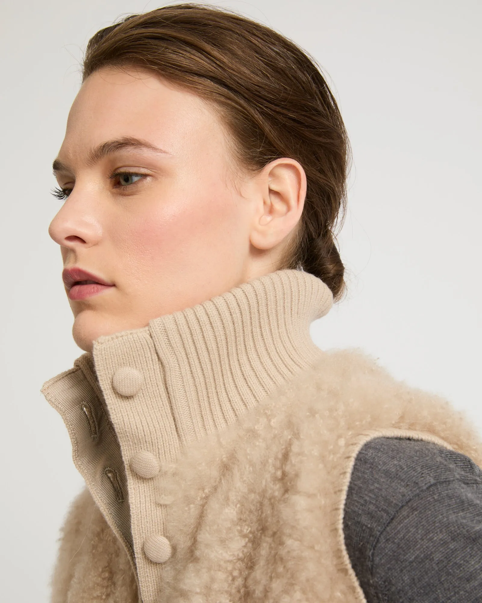 Short gilet in merino knit and lambskin