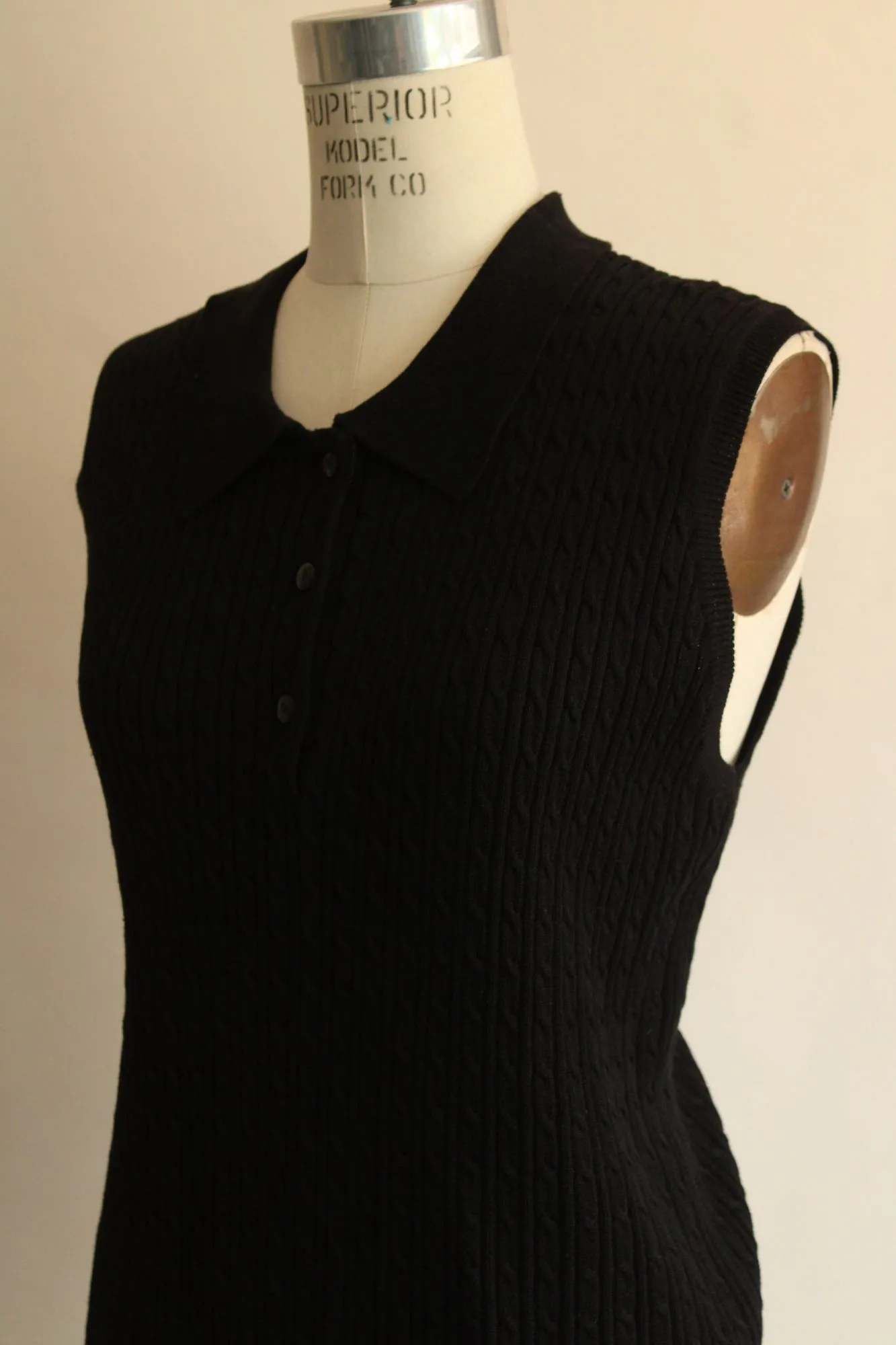 Vintage 2000s NWT Mervyn's Black Sleeveless Knit Top with Buttons